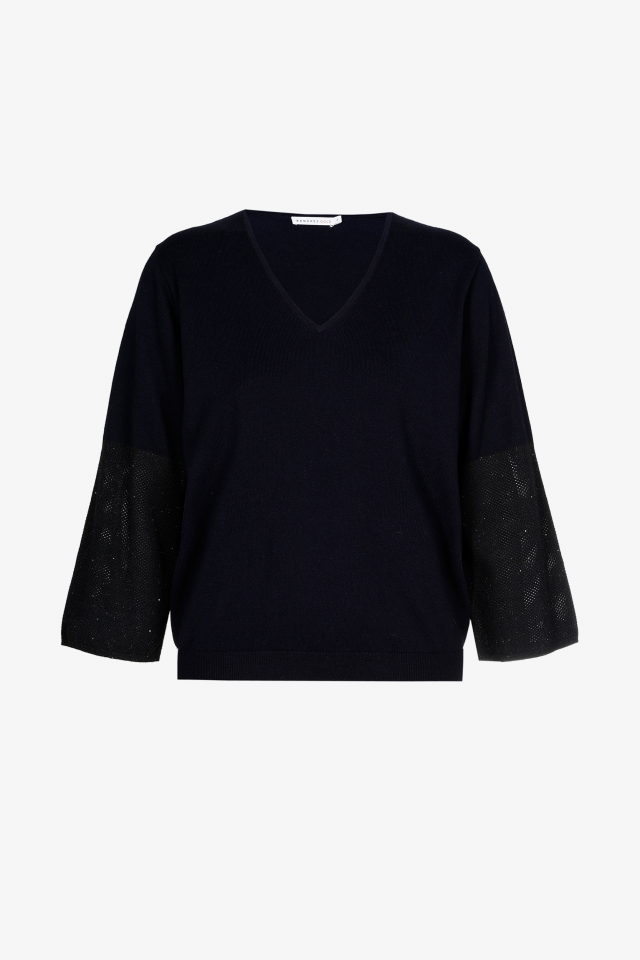 Pull met fijne ajoursteek