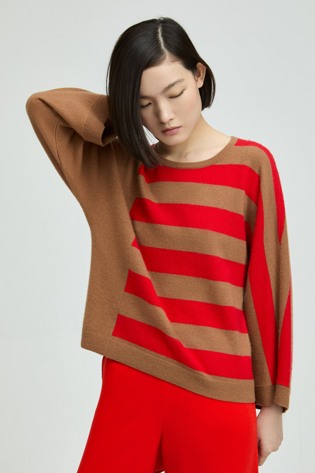 Asymmetrical jumper with stripes