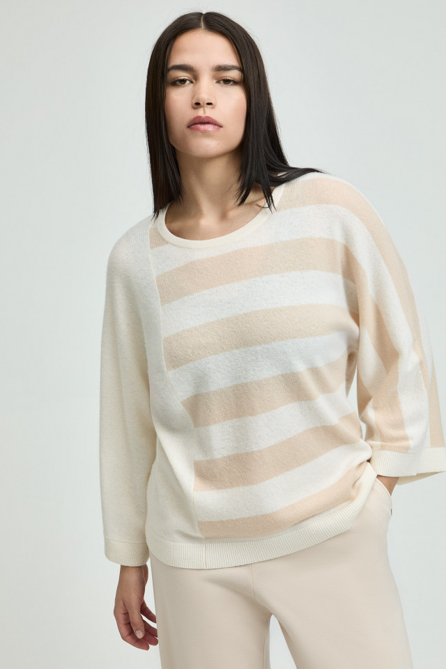 Asymmetrischer Pullover mit Streifen