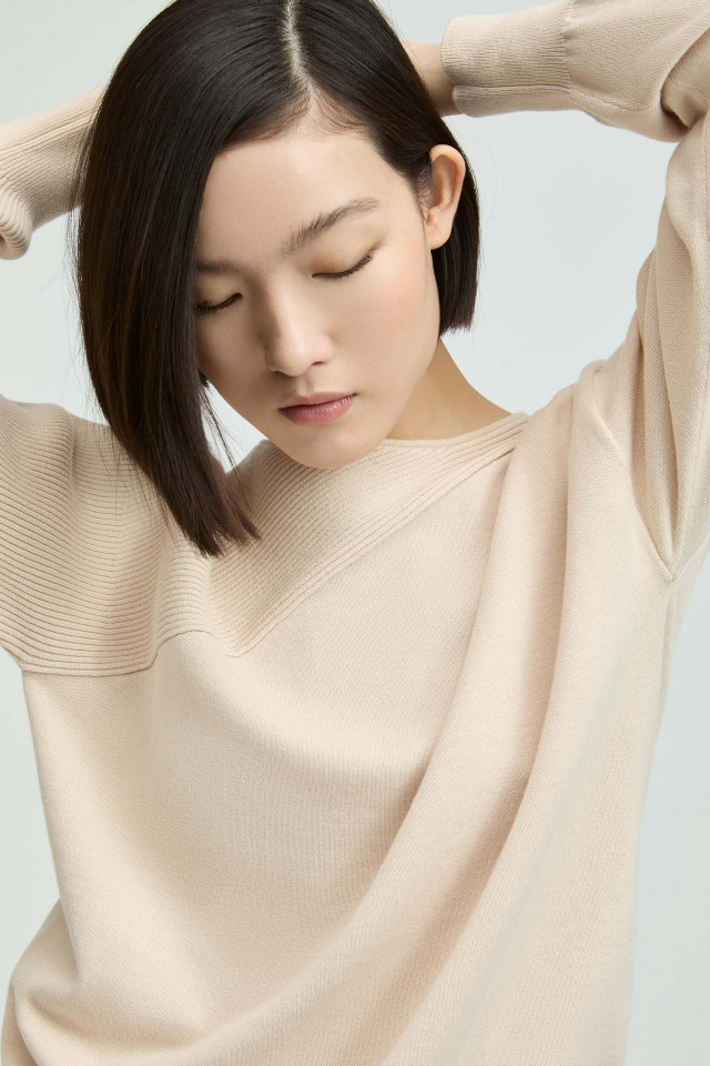 Trui met asymmetrisch ribdetail