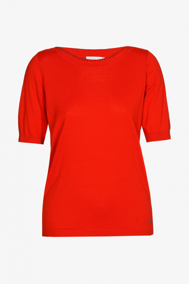 Jumper with boat neck