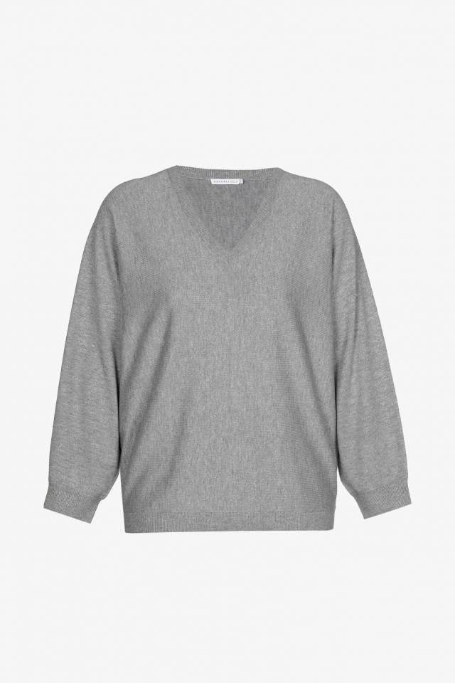 Pullover with fine studs