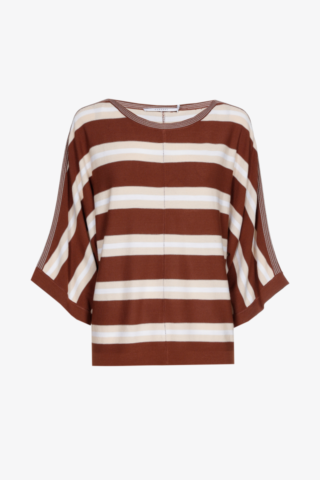 Soft pullover with wide sleeves