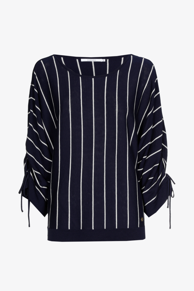 Feminine pullover with stripes