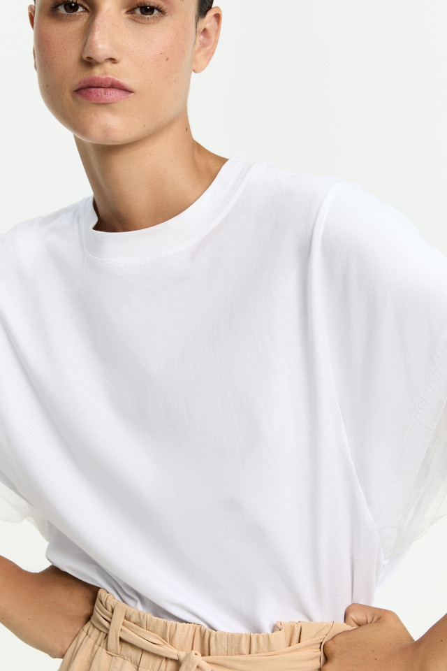 T-shirt with organza on the sleeves