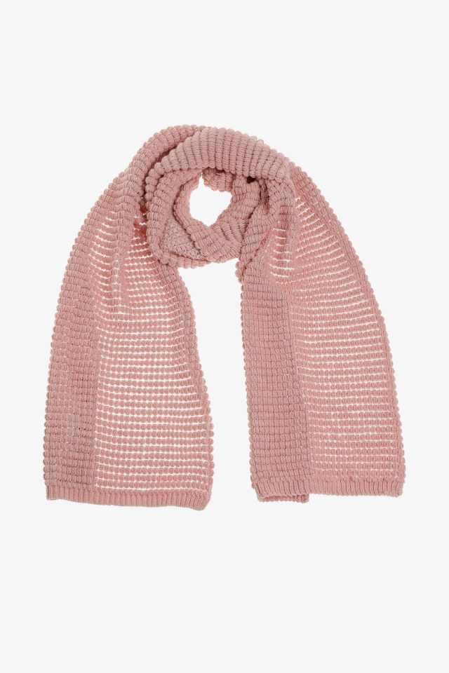 Scarf in 3D decorative knit 