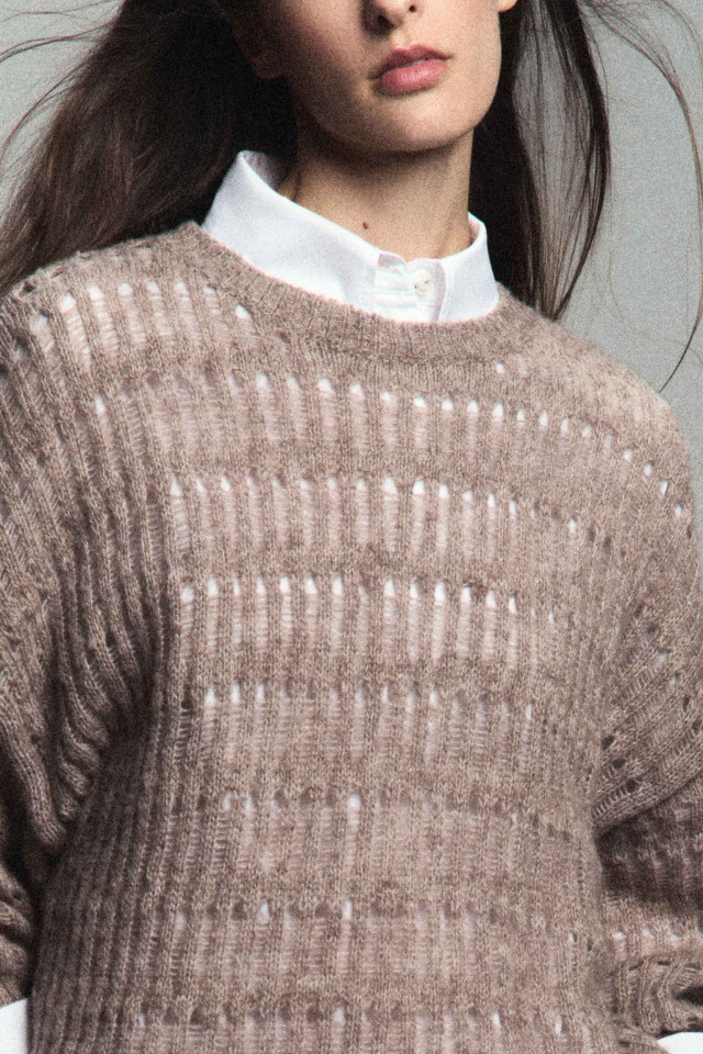 Kontrastierender Pullover