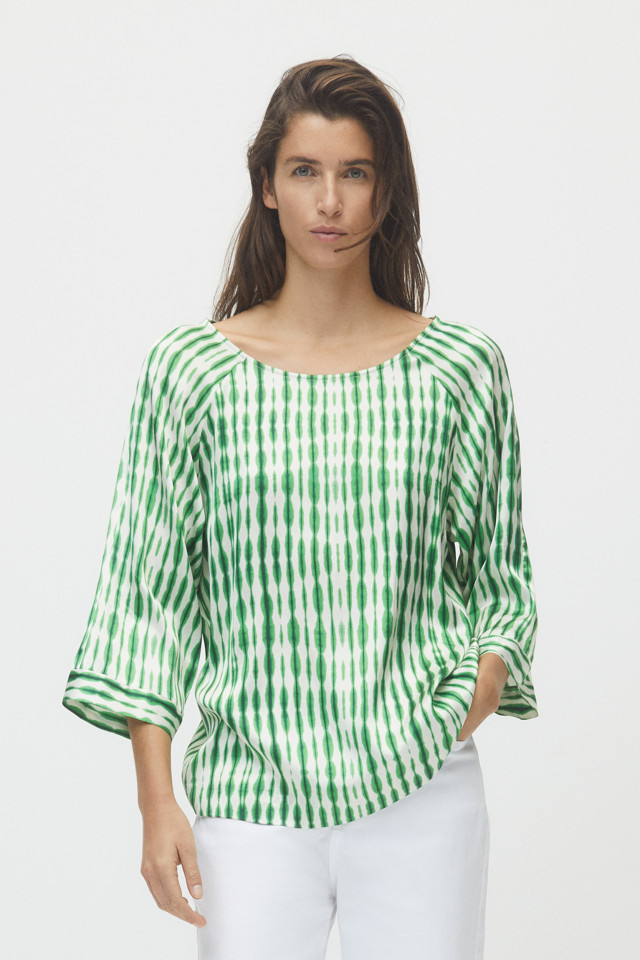 Weiße Bluse mit grünem Muster