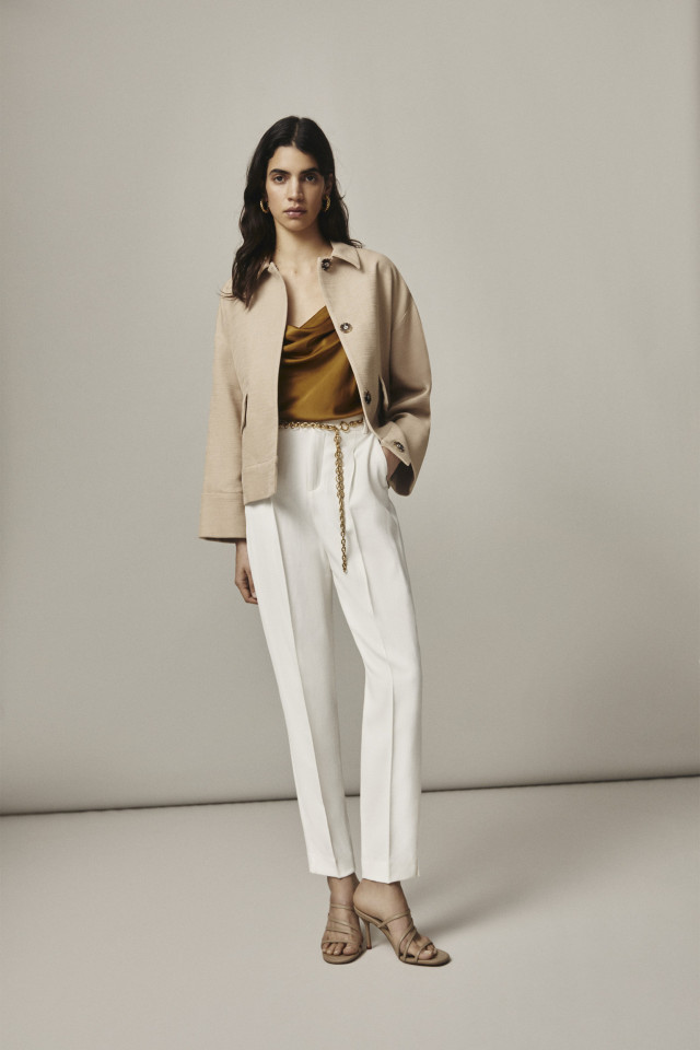 Korte beige jas in linnen