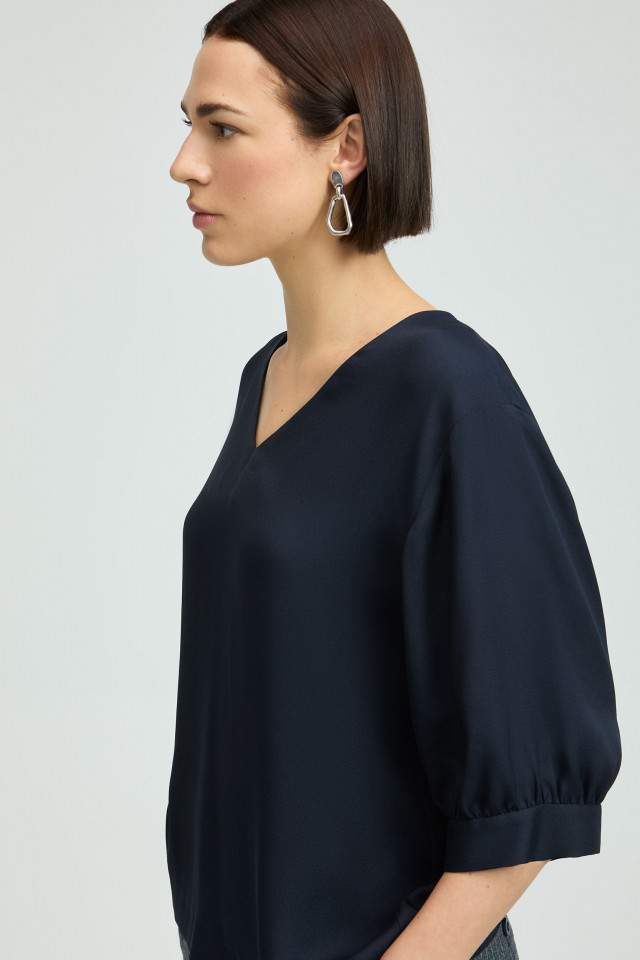 Blouse with V-neck and loose sleeves