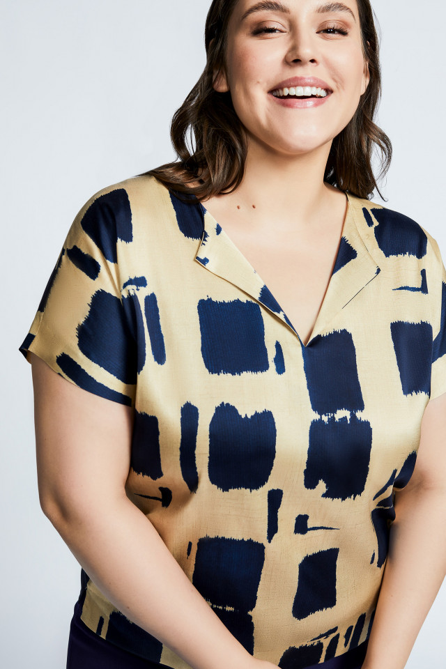 Block print blouse with short sleeves