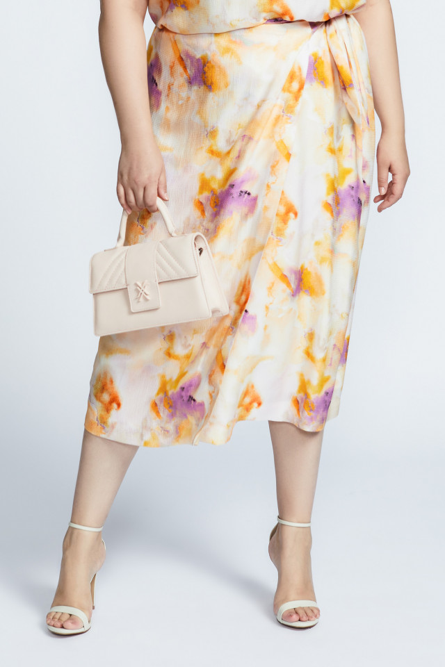 Envelope skirt with summery print