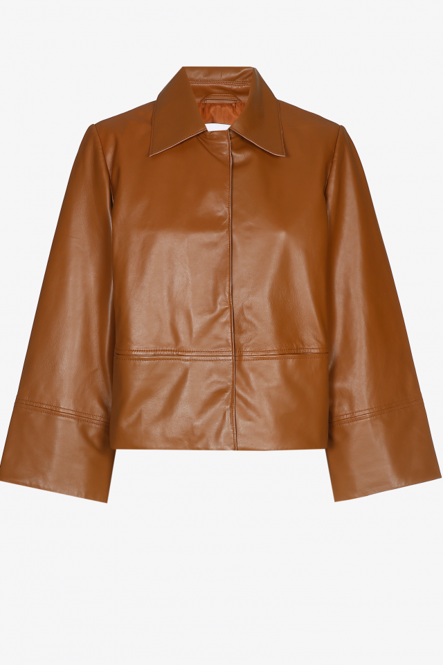 Short leather jacket