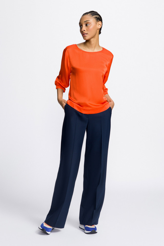 Flowing blouse with puff sleeves