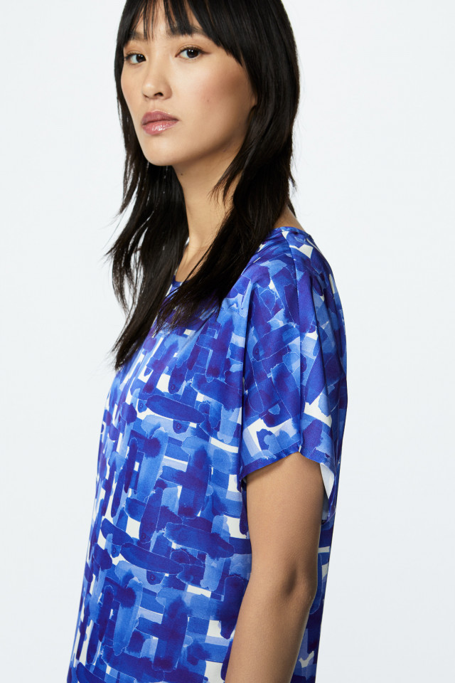Blouse with polygrid print