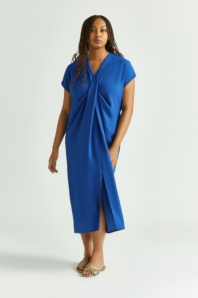 Robe élégante avec détail plissé