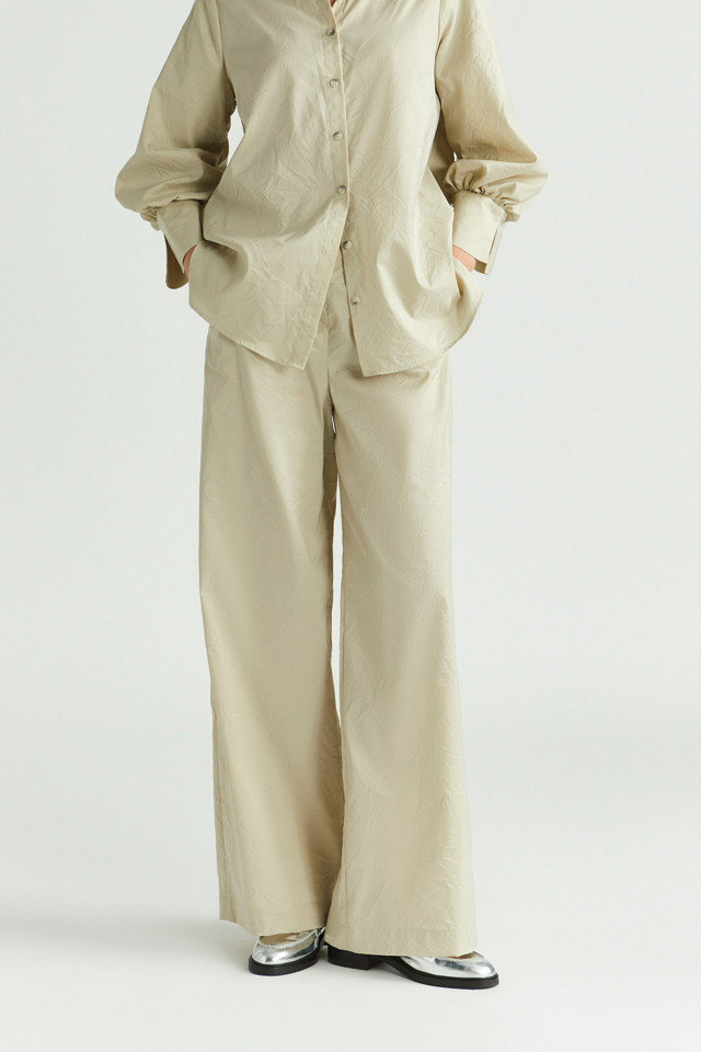 Pantalon froissé à jambes larges
