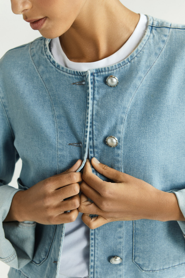 Courte veste en jean à boutons