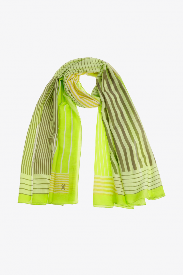 Scarf with stripes