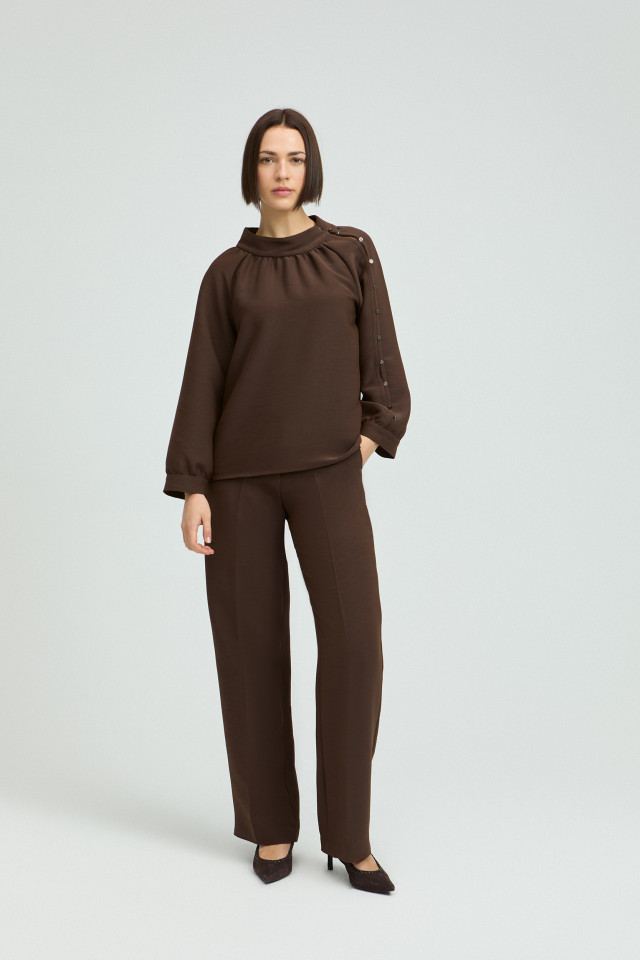 Wide-leg trousers