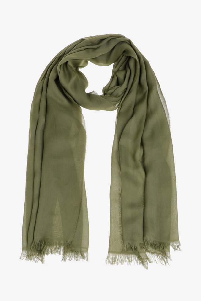 Scarf with fringes 