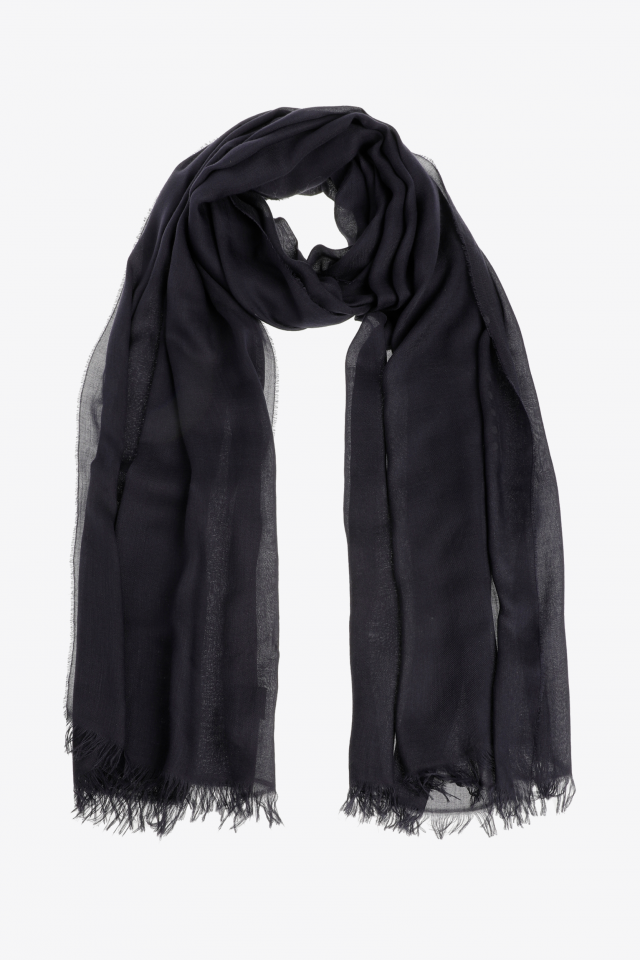 Scarf with fringes 