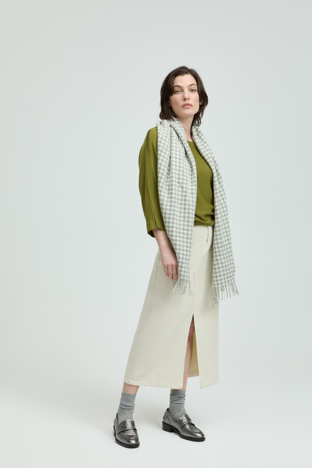 Scarf with fringes