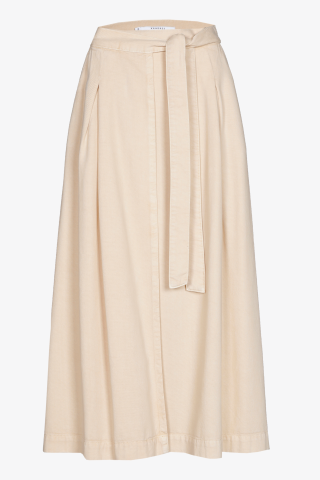 Lässiger Wickelrock mit Bindegürtel