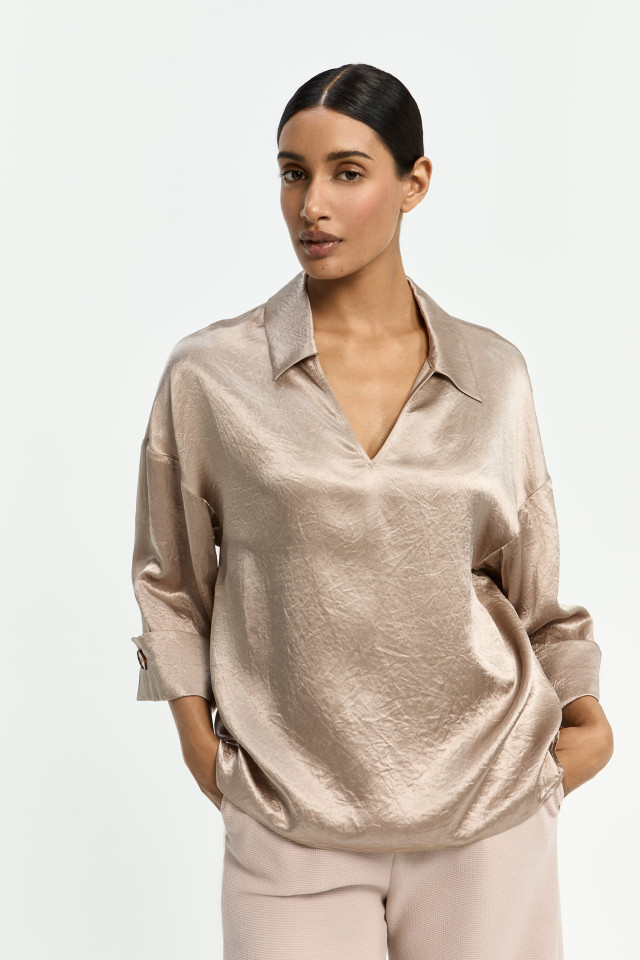 Blouse with sophisticated pleats