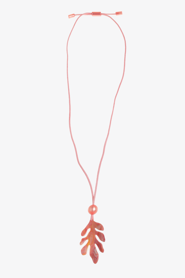 Collier avec pendentif en corail