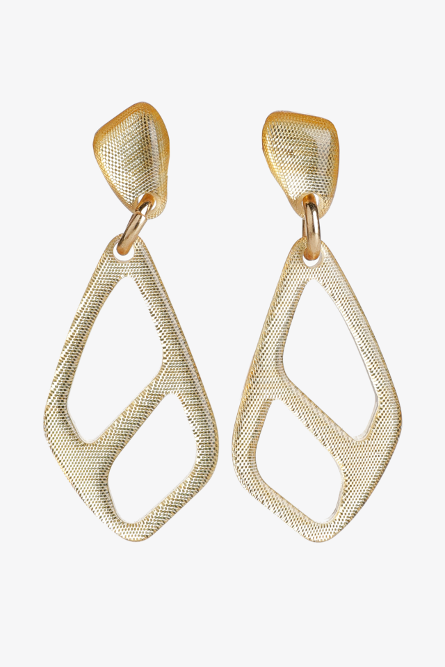 Ohrringe mit markanten Anhängern