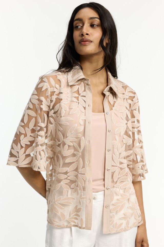 Transparente Bluse mit Stickerei