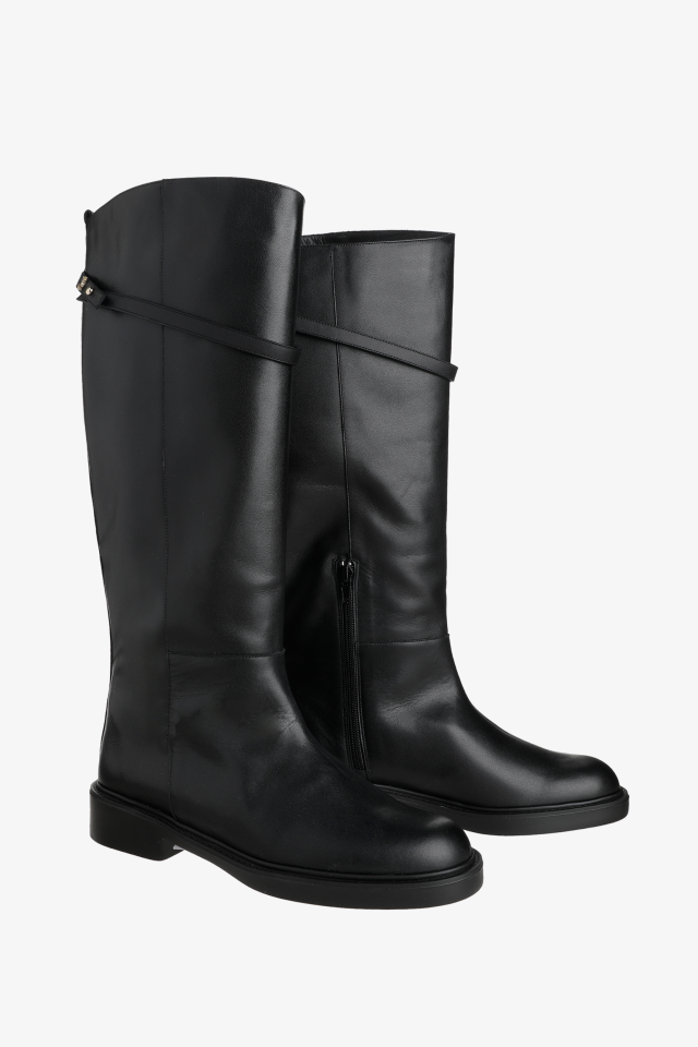 Hohe Stiefel