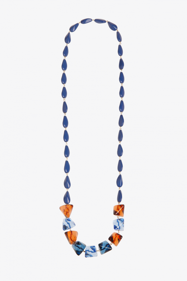 Long collier orné de pierres