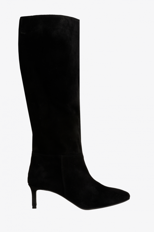 Lange Stiefel mit feinem Absatz