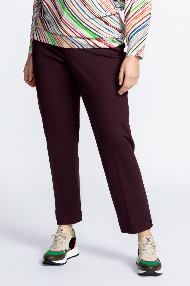 Broek met ingestreken vouw