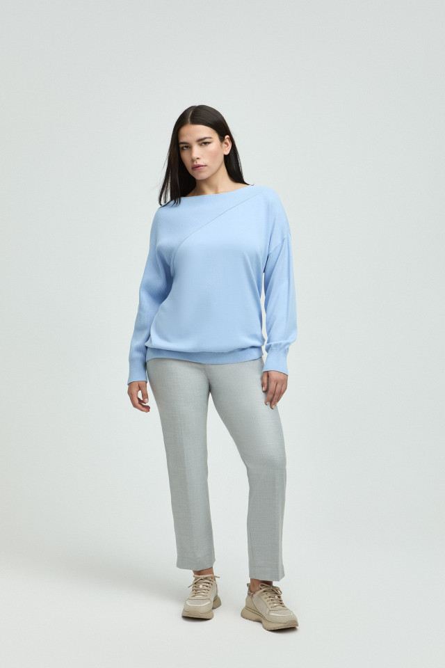Trousers with narrow legs 
