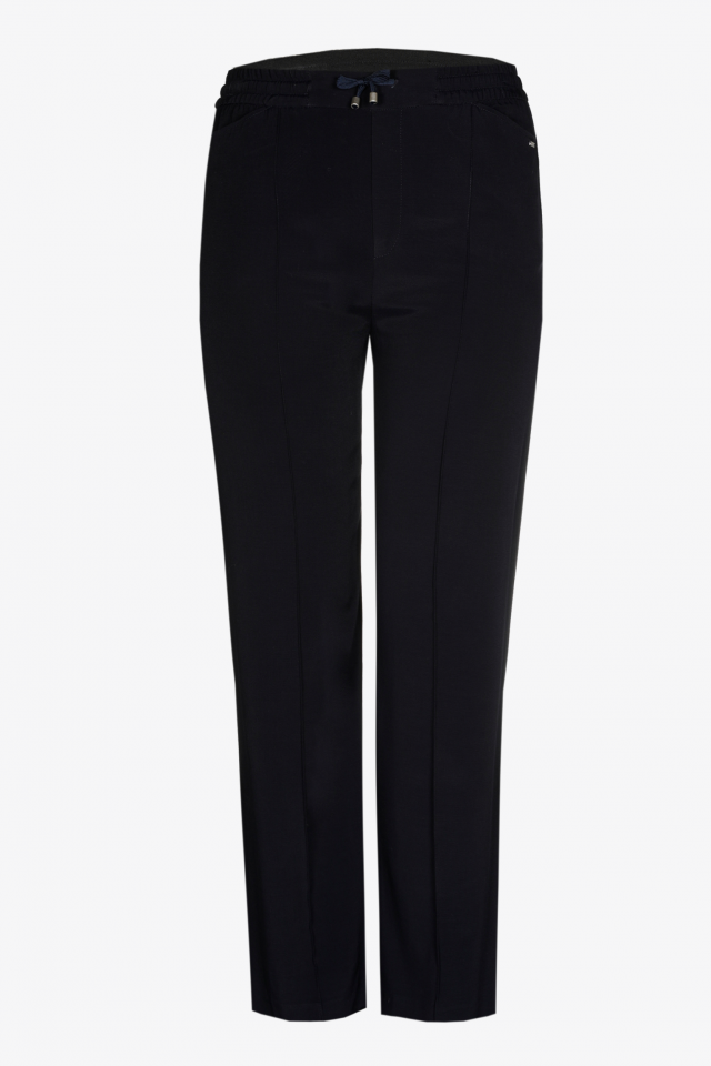 Trousers with straight legs 