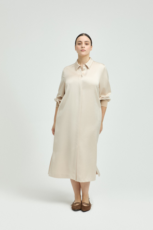 Durchgeknöpftes Kleid mit kleinem Kragen