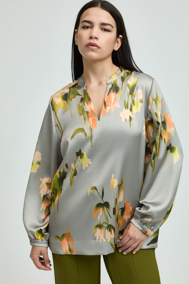 Blouse with satin look