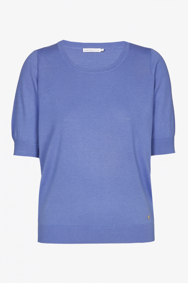 Blue pullover with short sleeves