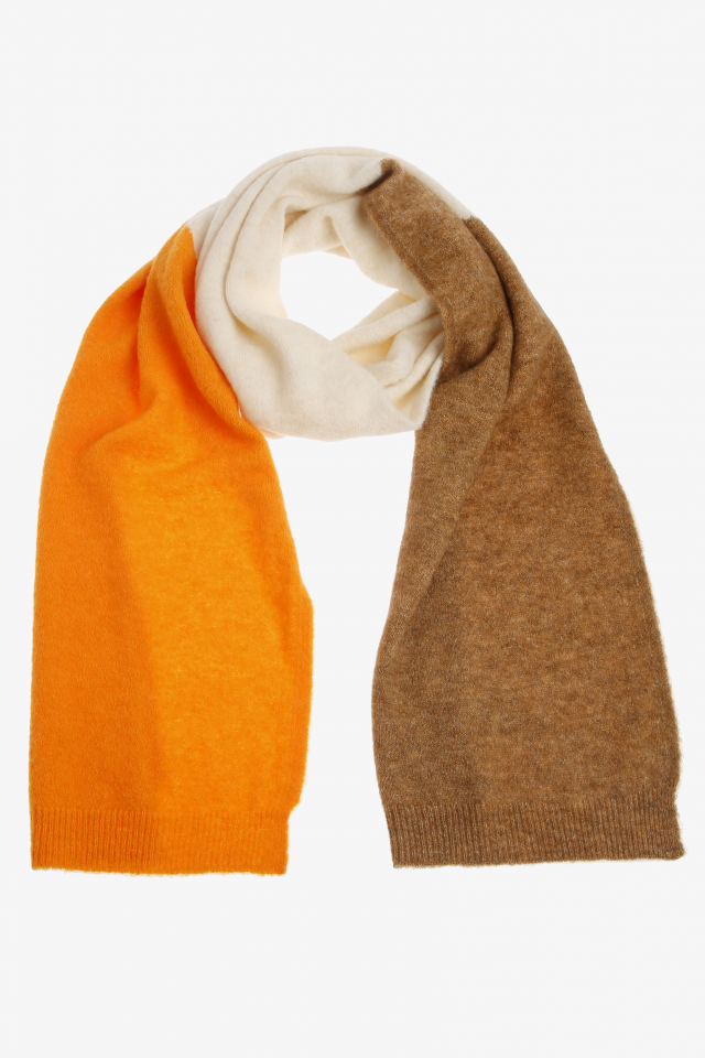 Scarf in three colours