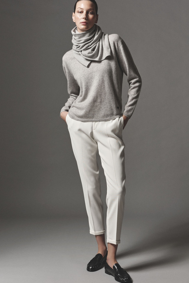 Lookbook: Smart white trousers + Cashmere scarf + Cashmere sweater