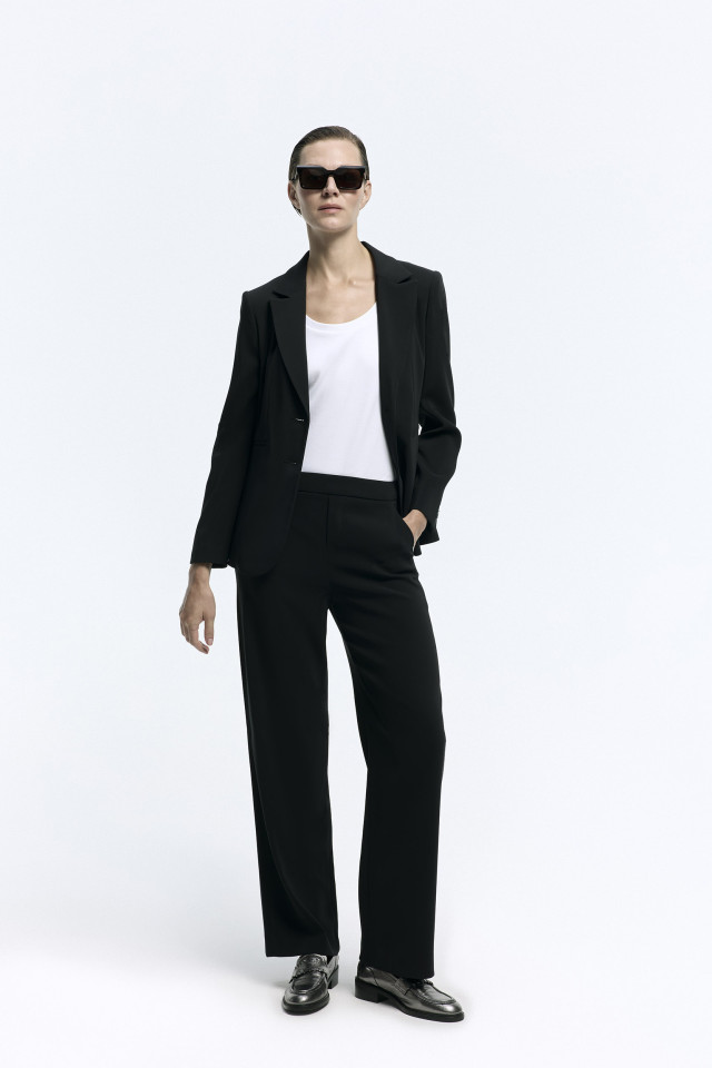 Lookbook: Tailored black wrinkle-free blazer + Black loose-fitting trousers + Organic cotton top