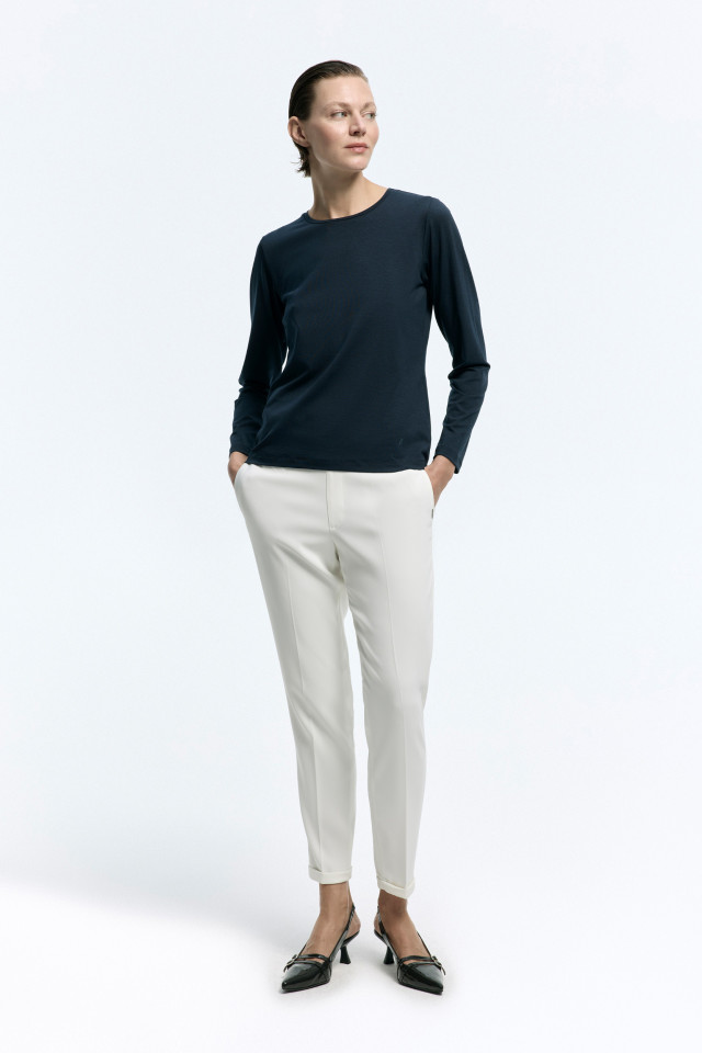 Lookbook: Smart white trousers + Longsleeve with round neck