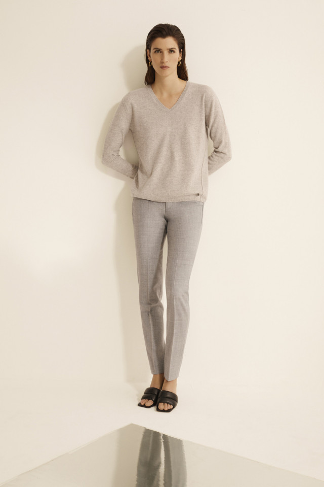 Pantalon habillé en laine gris clair à coupe ajustée