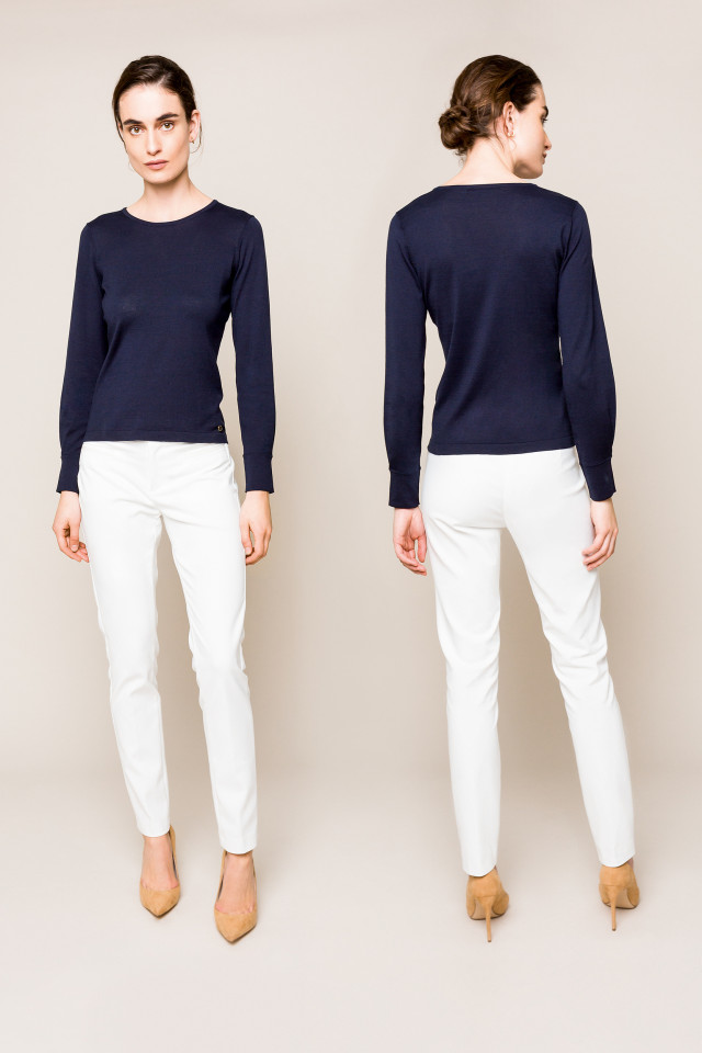 White cotton trousers with a slim fit