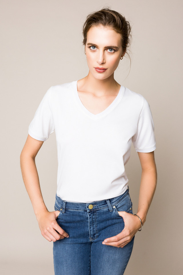 Wit T-shirt met V-hals en korte mouwen