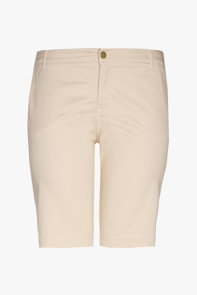 Beige damesshort met aansluitende fit