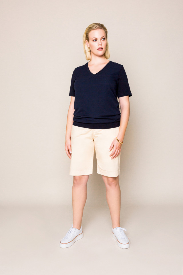 Beige damesshort met aansluitende fit
